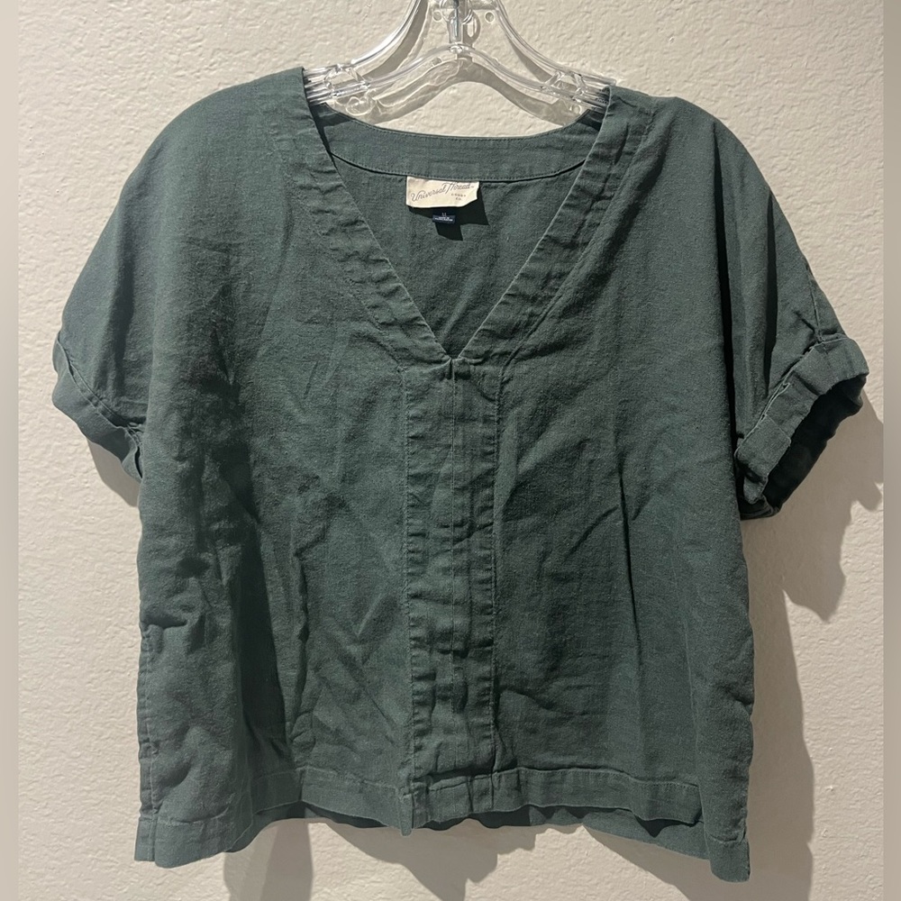 Universal Thread Linen Blend Cropped
V-neck Top Olive Green